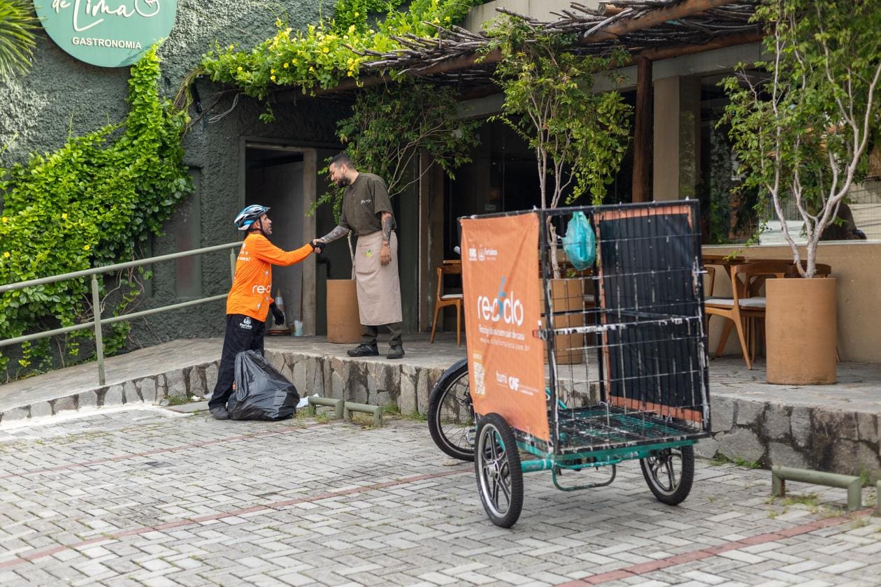 An electric tricycle for waste pickups